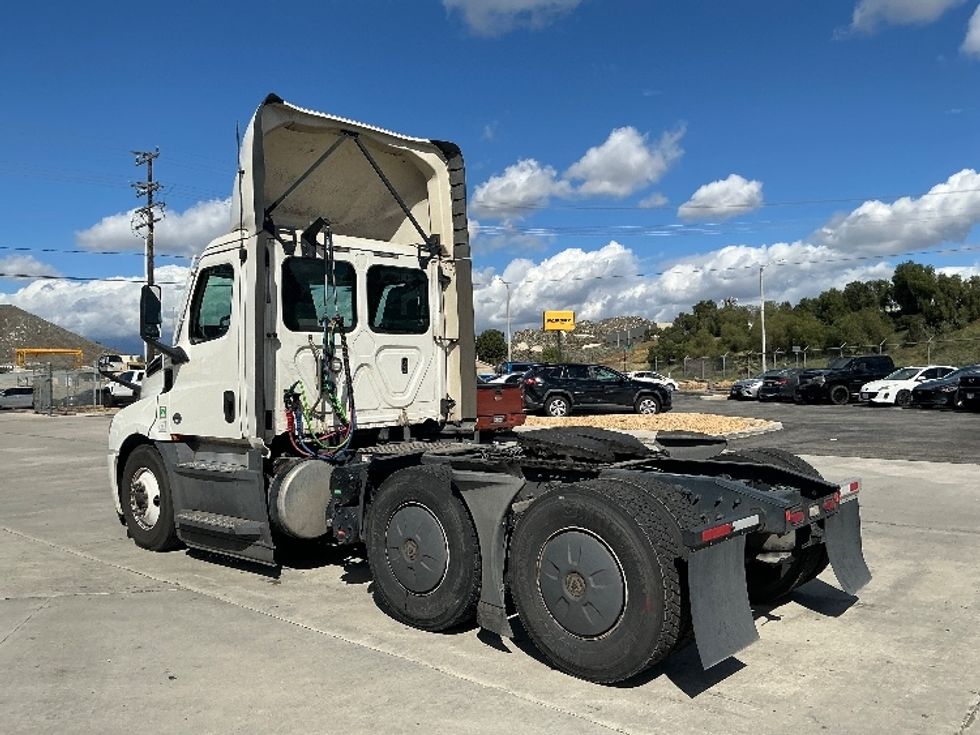 Day Cab Tractor-Heavy Duty Tractors-Freightliner-2020-T12664ST-Fontana-CA-239,605\n\t\tmiles-$ 61,000 - Image 5
