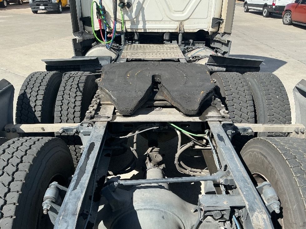 Day Cab Tractor-Heavy Duty Tractors-Freightliner-2020-T12664ST-Fontana-CA-239,605\n\t\tmiles-$ 61,000 - Image 6