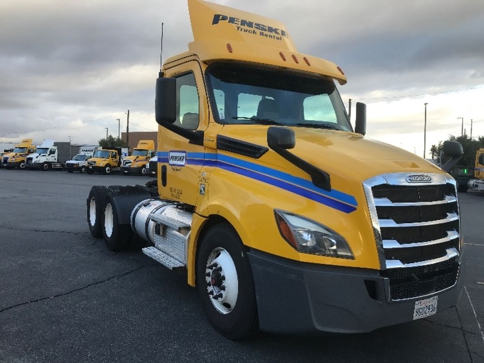 Day Cab Tractor-Heavy Duty Tractors-Freightliner-2020-T12664ST-Fontana-CA-267,646\n\t\tmiles-$ 64,250 - Image 1
