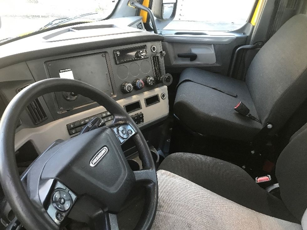 Day Cab Tractor-Heavy Duty Tractors-Freightliner-2020-T12664ST-Fontana-CA-267,646\n\t\tmiles-$ 64,250 - Image 10