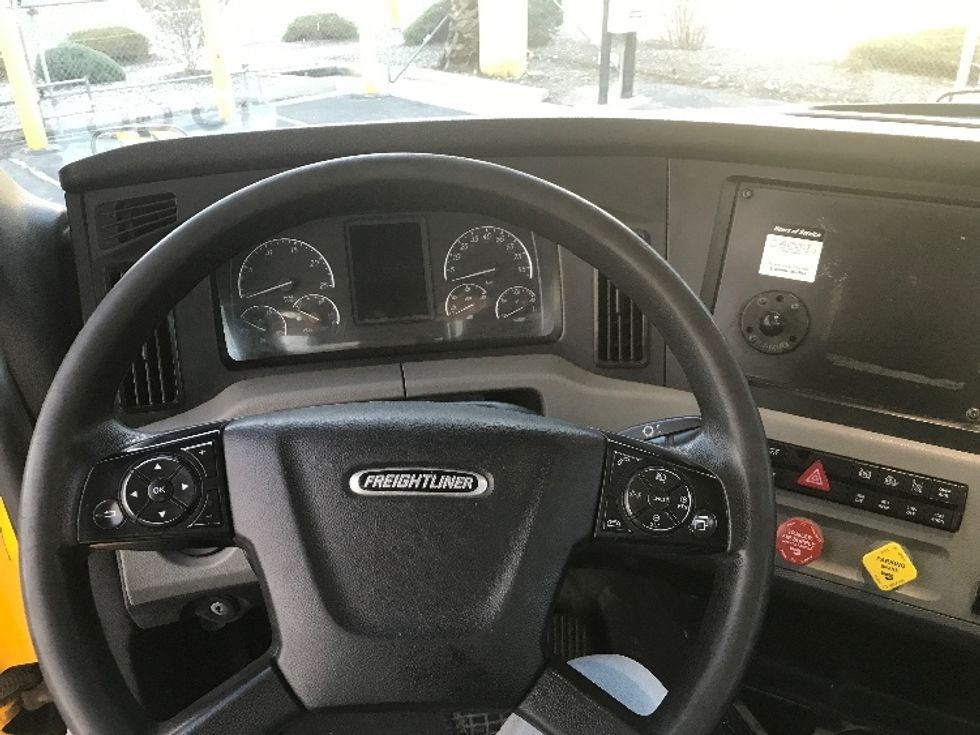 Day Cab Tractor-Heavy Duty Tractors-Freightliner-2020-T12664ST-Fontana-CA-267,646\n\t\tmiles-$ 64,250 - Image 11