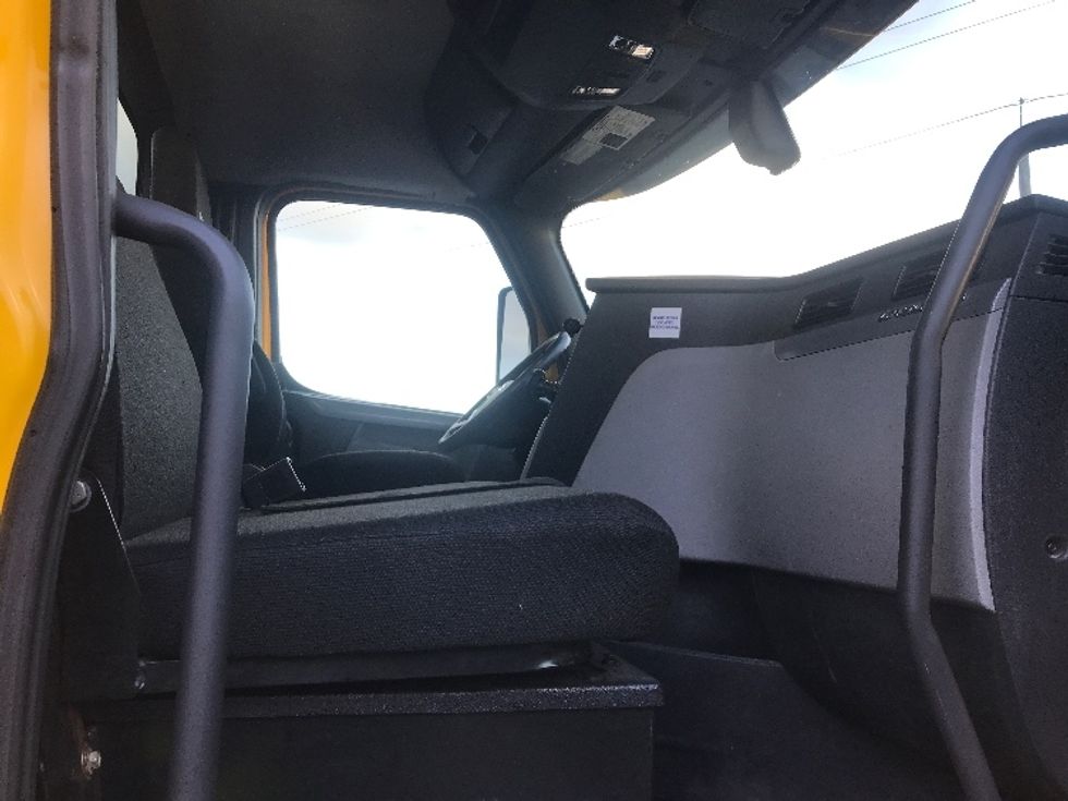 Day Cab Tractor-Heavy Duty Tractors-Freightliner-2020-T12664ST-Fontana-CA-267,646\n\t\tmiles-$ 64,250 - Image 12