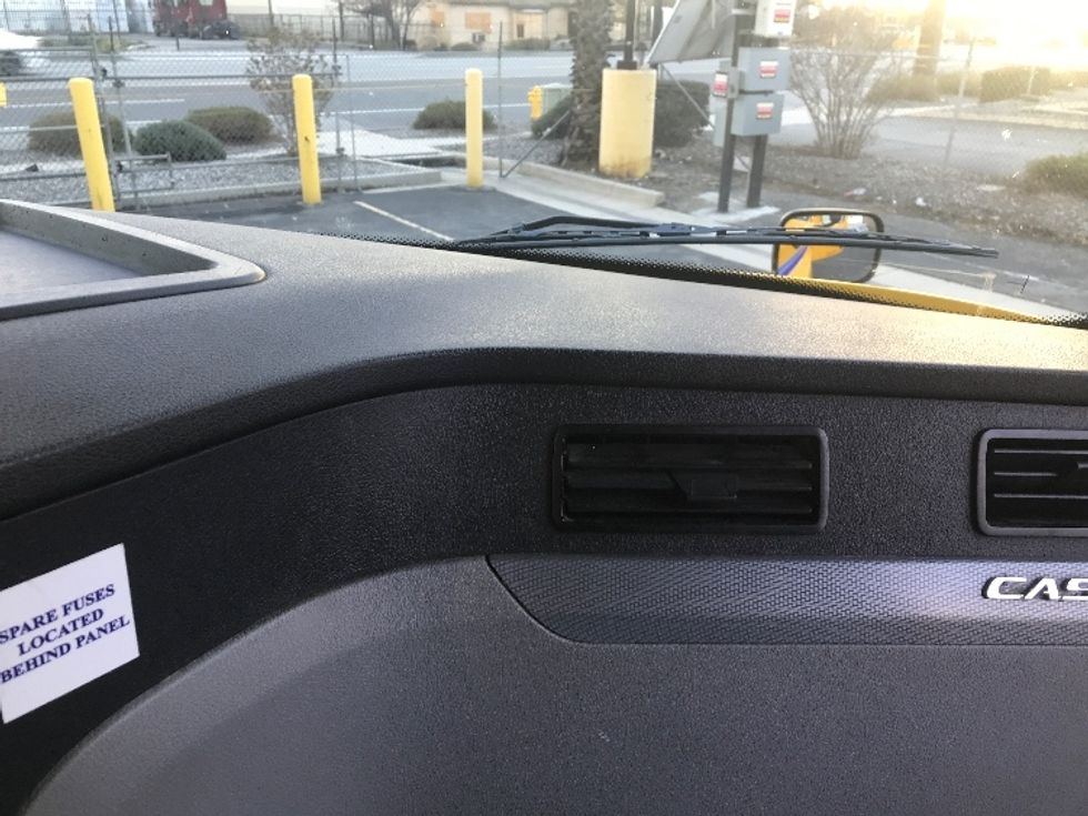 Day Cab Tractor-Heavy Duty Tractors-Freightliner-2020-T12664ST-Fontana-CA-267,646\n\t\tmiles-$ 64,250 - Image 13