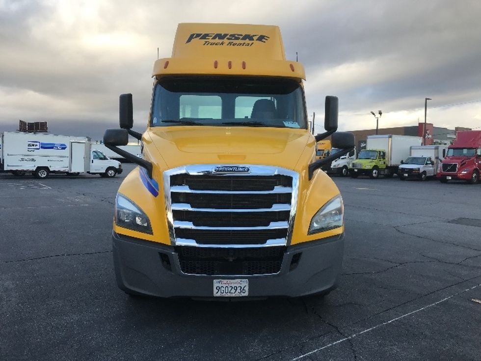 Day Cab Tractor-Heavy Duty Tractors-Freightliner-2020-T12664ST-Fontana-CA-267,646\n\t\tmiles-$ 64,250 - Image 2
