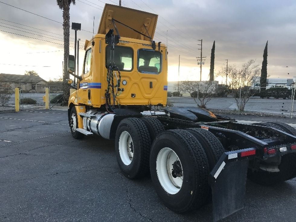 Day Cab Tractor-Heavy Duty Tractors-Freightliner-2020-T12664ST-Fontana-CA-267,646\n\t\tmiles-$ 64,250 - Image 5