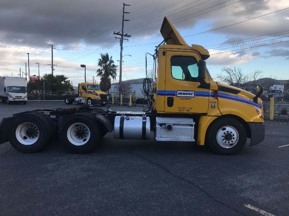 Day Cab Tractor-Heavy Duty Tractors-Freightliner-2020-T12664ST-Fontana-CA-267,646\n\t\tmiles-$ 64,250 - Image 8