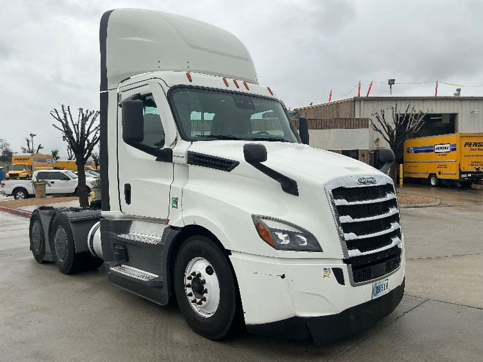 Day Cab Tractor-Heavy Duty Tractors-Freightliner-2020-T12664ST-Fontana-CA-269,073\n\t\tmiles-$ 59,250 - Image 1