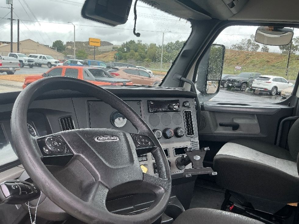 Day Cab Tractor-Heavy Duty Tractors-Freightliner-2020-T12664ST-Fontana-CA-269,073\n\t\tmiles-$ 59,250 - Image 10