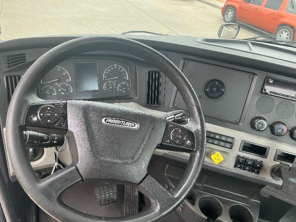 Day Cab Tractor-Heavy Duty Tractors-Freightliner-2020-T12664ST-Fontana-CA-269,073\n\t\tmiles-$ 59,250 - Image 11