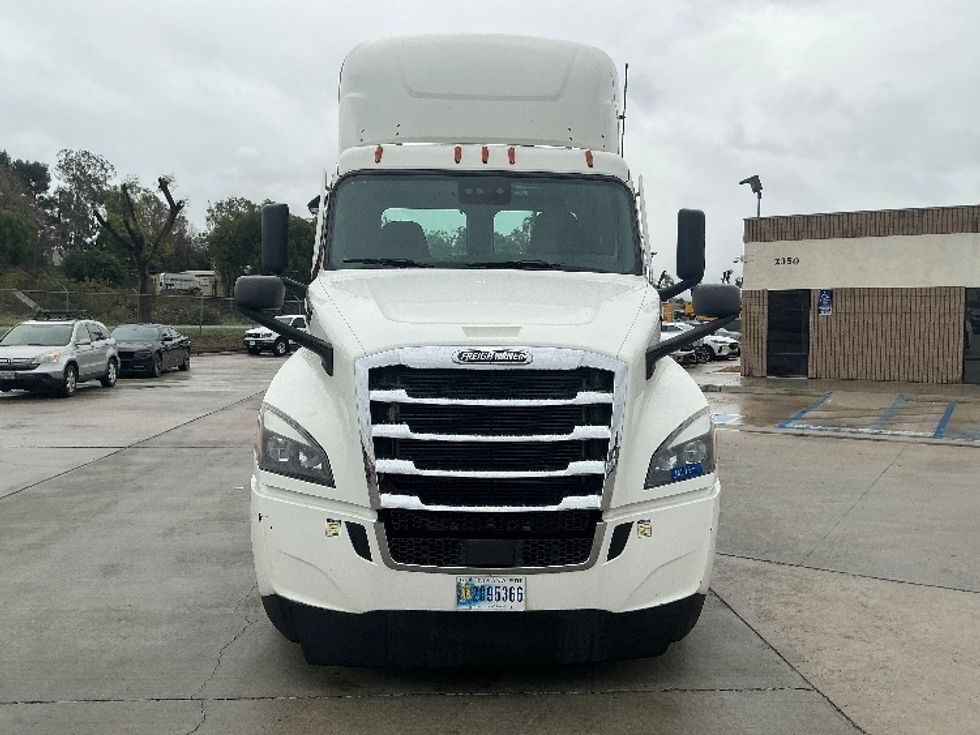 Day Cab Tractor-Heavy Duty Tractors-Freightliner-2020-T12664ST-Fontana-CA-269,073\n\t\tmiles-$ 59,250 - Image 2