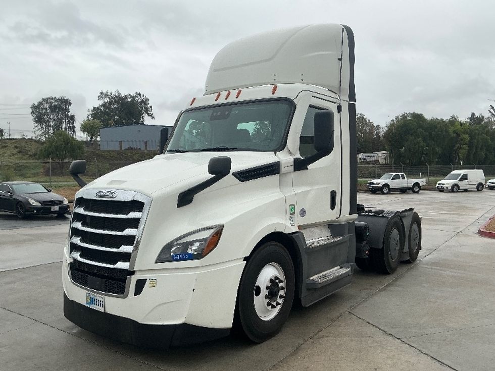 Day Cab Tractor-Heavy Duty Tractors-Freightliner-2020-T12664ST-Fontana-CA-269,073\n\t\tmiles-$ 59,250 - Image 3