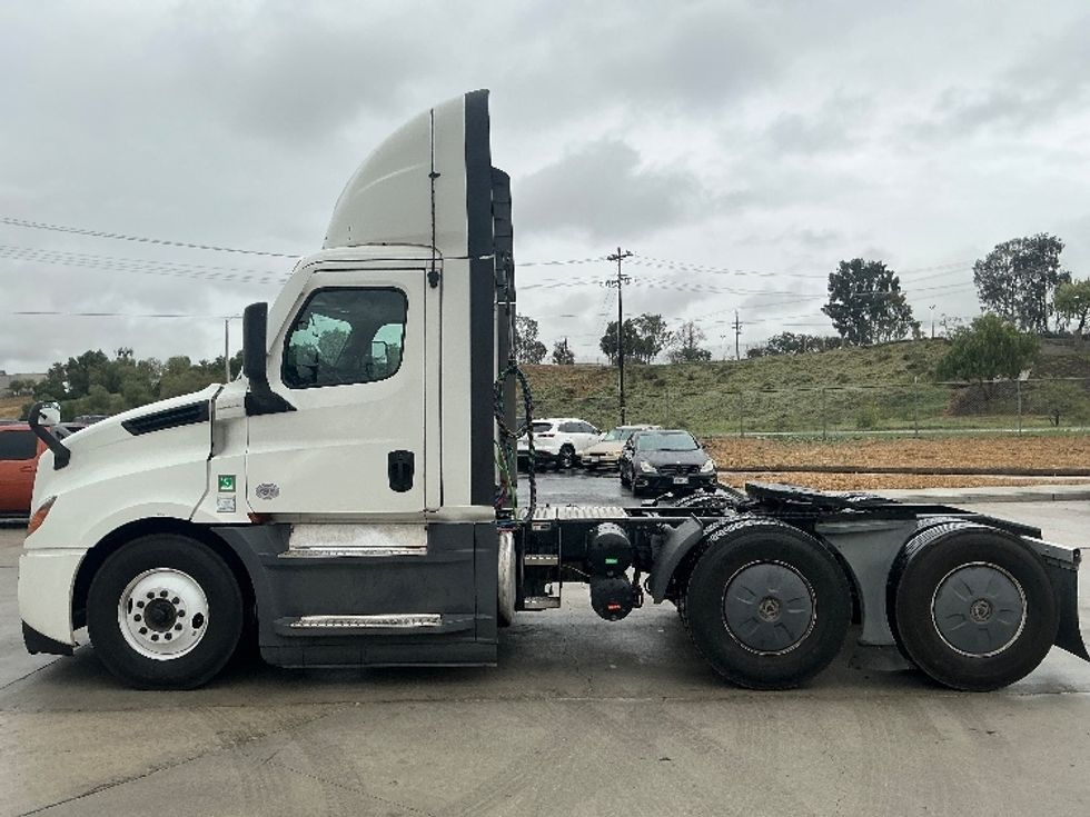 Day Cab Tractor-Heavy Duty Tractors-Freightliner-2020-T12664ST-Fontana-CA-269,073\n\t\tmiles-$ 59,250 - Image 4
