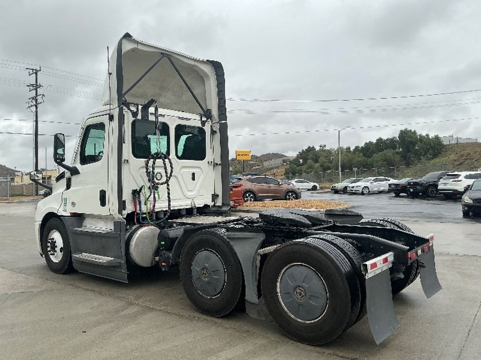 Day Cab Tractor-Heavy Duty Tractors-Freightliner-2020-T12664ST-Fontana-CA-269,073\n\t\tmiles-$ 59,250 - Image 5