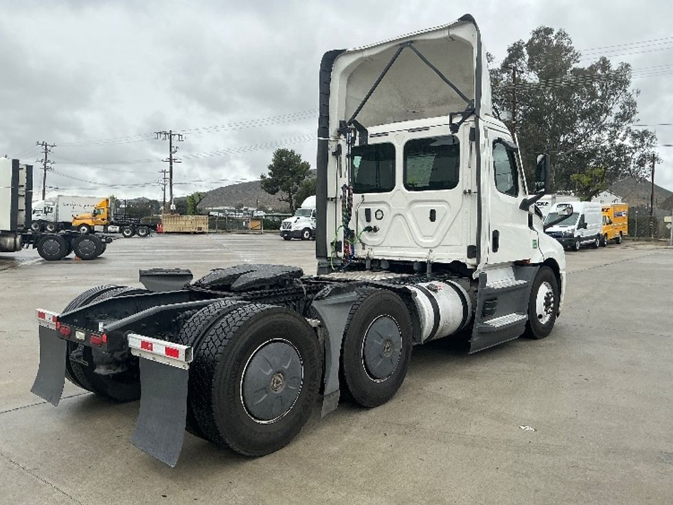 Day Cab Tractor-Heavy Duty Tractors-Freightliner-2020-T12664ST-Fontana-CA-269,073\n\t\tmiles-$ 59,250 - Image 7