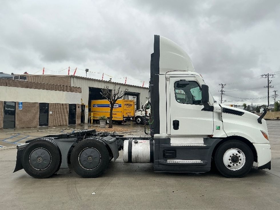 Day Cab Tractor-Heavy Duty Tractors-Freightliner-2020-T12664ST-Fontana-CA-269,073\n\t\tmiles-$ 59,250 - Image 8