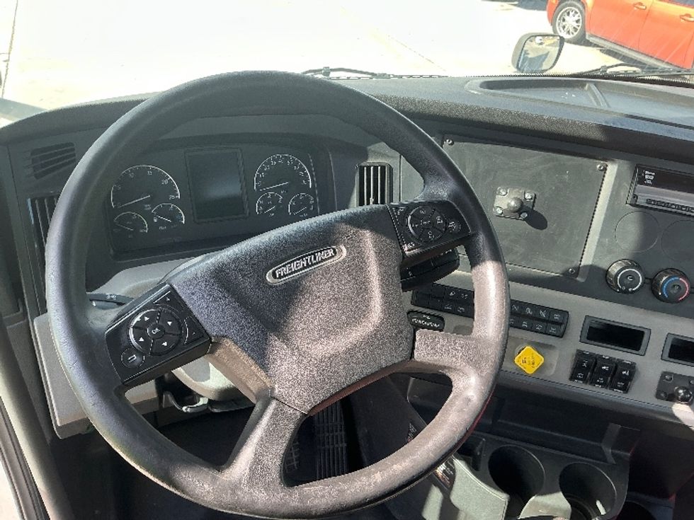 Day Cab Tractor-Heavy Duty Tractors-Freightliner-2020-T12664ST-Fontana-CA-269,665\n\t\tmiles-$ 59,250 - Image 11