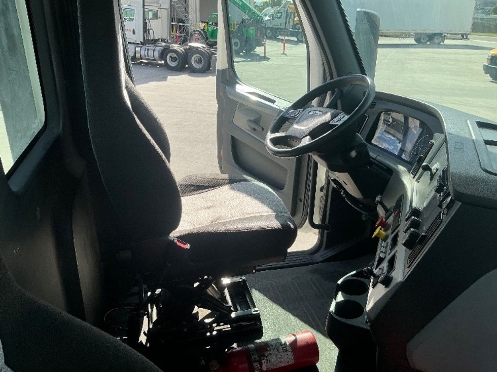 Day Cab Tractor-Heavy Duty Tractors-Freightliner-2020-T12664ST-Fontana-CA-269,665\n\t\tmiles-$ 59,250 - Image 14