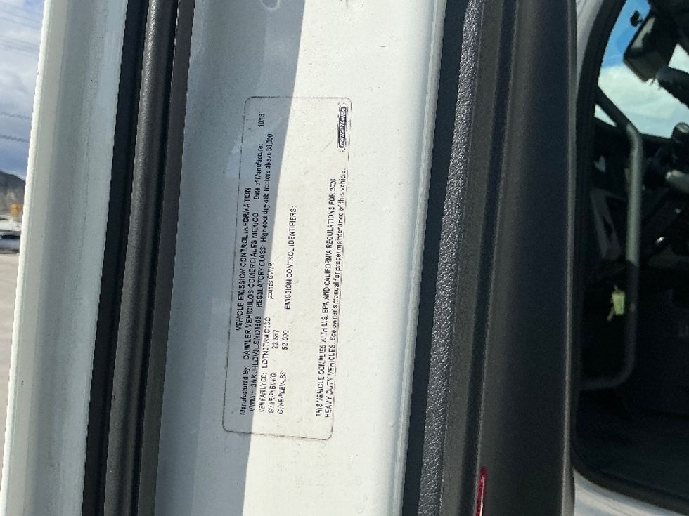 Day Cab Tractor-Heavy Duty Tractors-Freightliner-2020-T12664ST-Fontana-CA-269,665\n\t\tmiles-$ 59,250 - Image 17