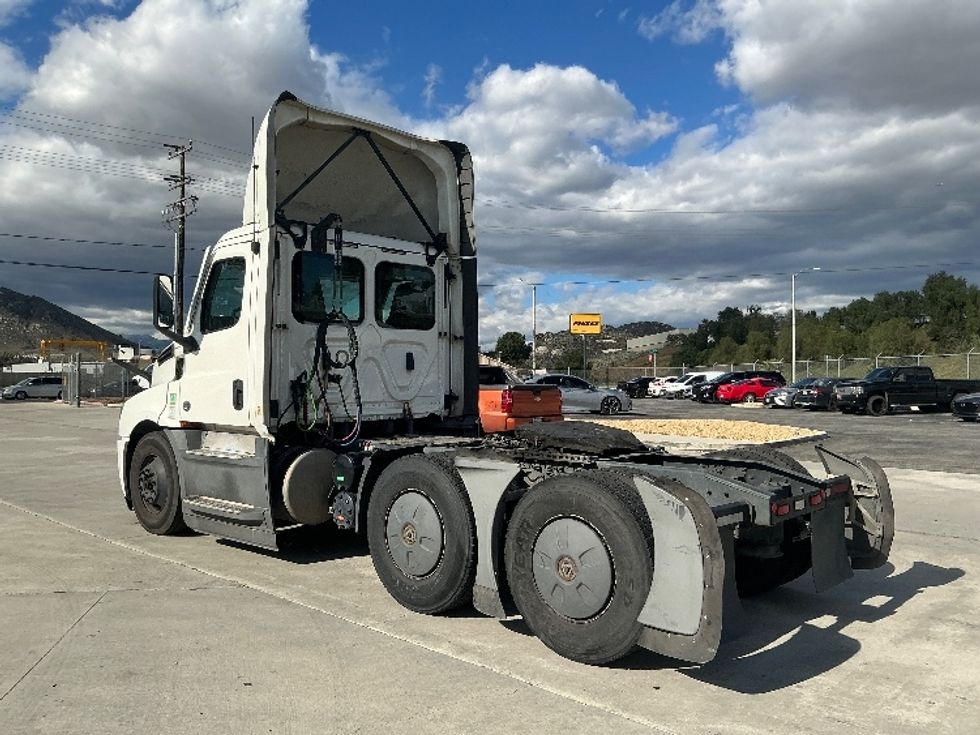 Day Cab Tractor-Heavy Duty Tractors-Freightliner-2020-T12664ST-Fontana-CA-269,665\n\t\tmiles-$ 59,250 - Image 5