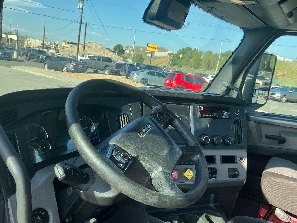 Day Cab Tractor-Heavy Duty Tractors-Freightliner-2020-T12664ST-Fontana-CA-280,061\n\t\tmiles-$ 58,000 - Image 10