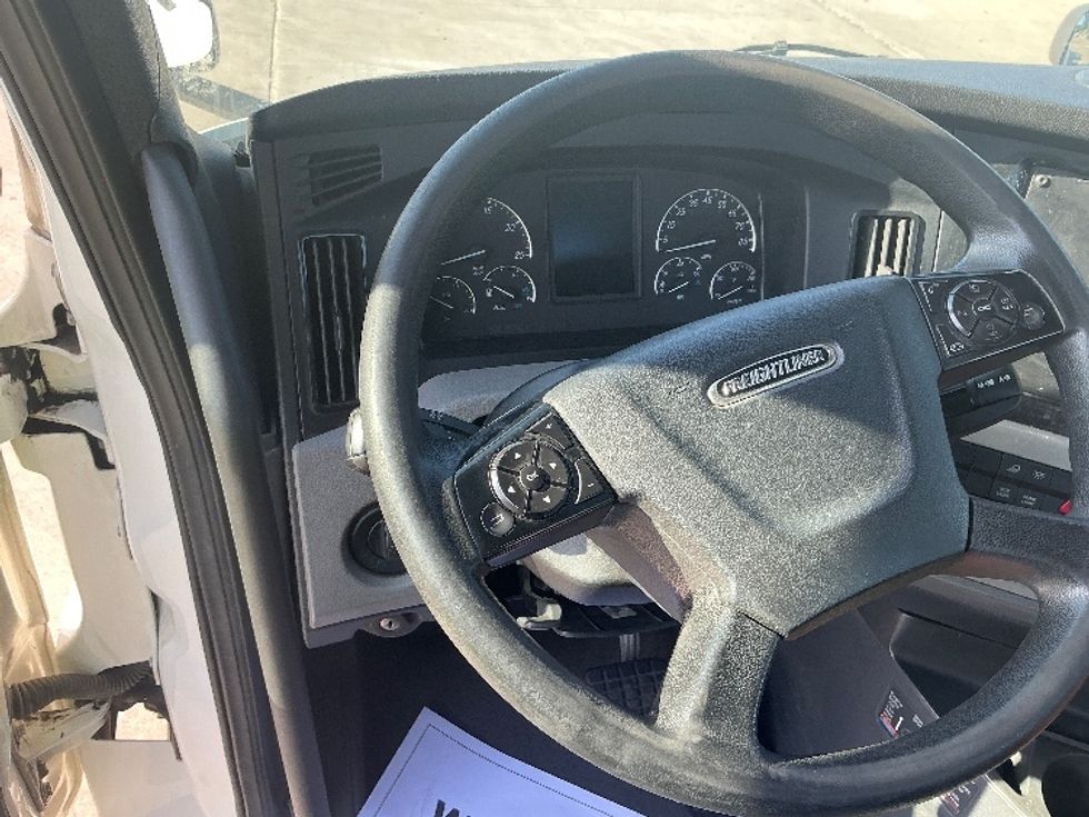 Day Cab Tractor-Heavy Duty Tractors-Freightliner-2020-T12664ST-Fontana-CA-280,061\n\t\tmiles-$ 58,000 - Image 11