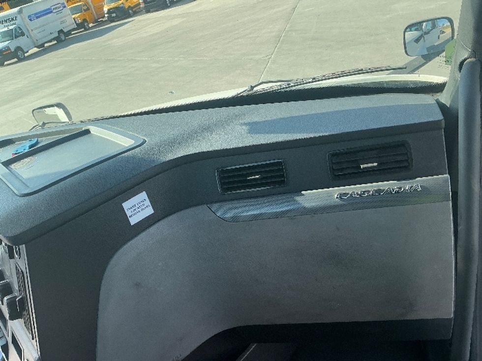 Day Cab Tractor-Heavy Duty Tractors-Freightliner-2020-T12664ST-Fontana-CA-280,061\n\t\tmiles-$ 58,000 - Image 13