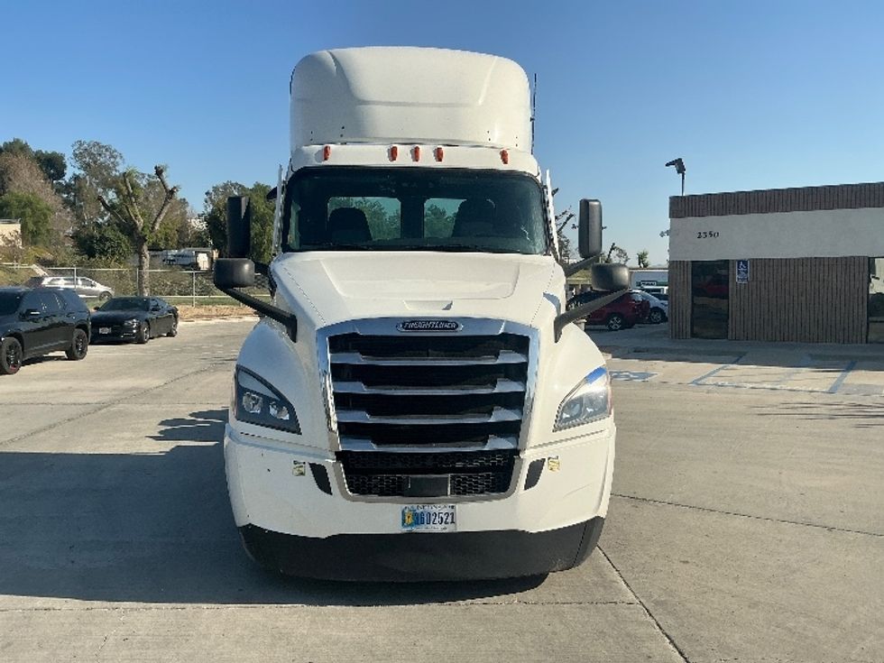 Day Cab Tractor-Heavy Duty Tractors-Freightliner-2020-T12664ST-Fontana-CA-280,061\n\t\tmiles-$ 58,000 - Image 2