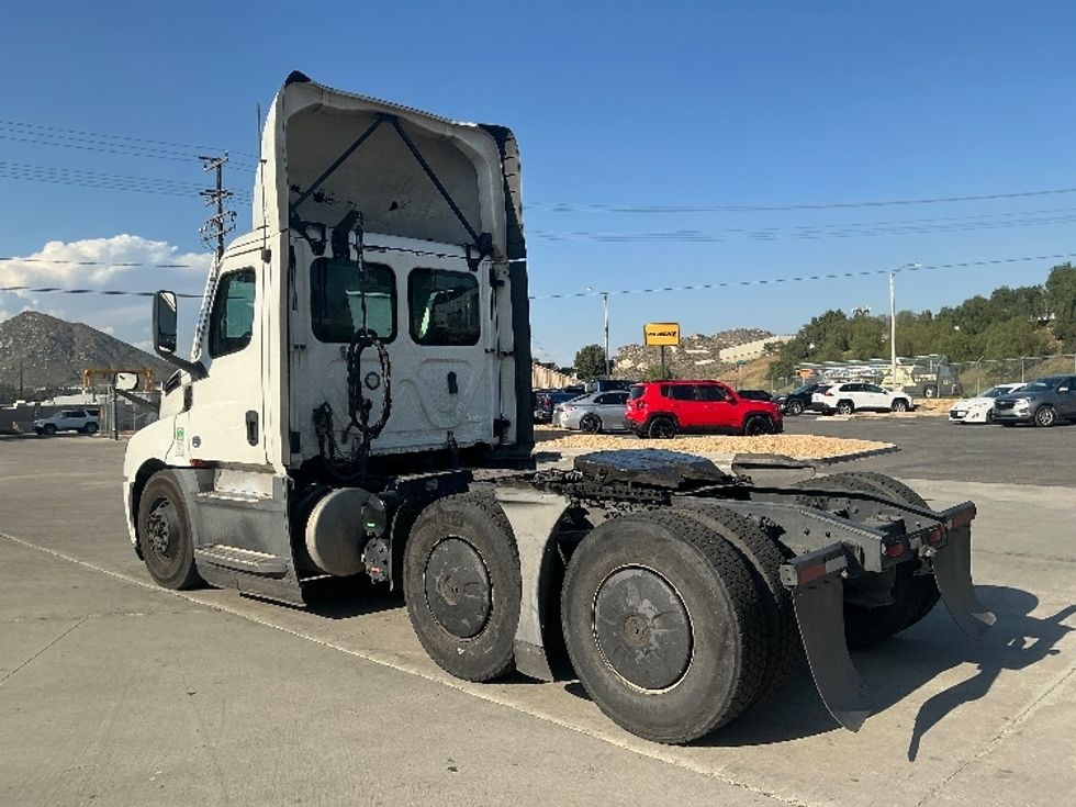 Day Cab Tractor-Heavy Duty Tractors-Freightliner-2020-T12664ST-Fontana-CA-280,061\n\t\tmiles-$ 58,000 - Image 5