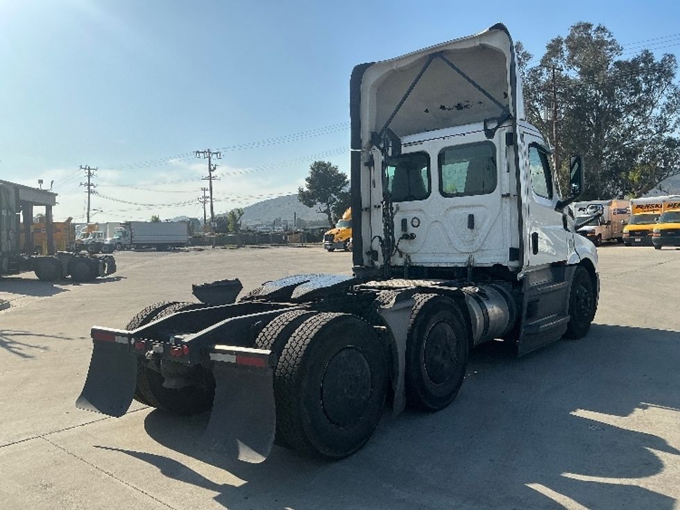 Day Cab Tractor-Heavy Duty Tractors-Freightliner-2020-T12664ST-Fontana-CA-280,061\n\t\tmiles-$ 58,000 - Image 7