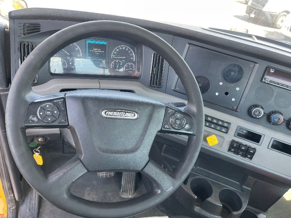 Day Cab Tractor-Heavy Duty Tractors-Freightliner-2020-T12664ST-Fontana-CA-300,585\n\t\tmiles-$ 56,500 - Image 10