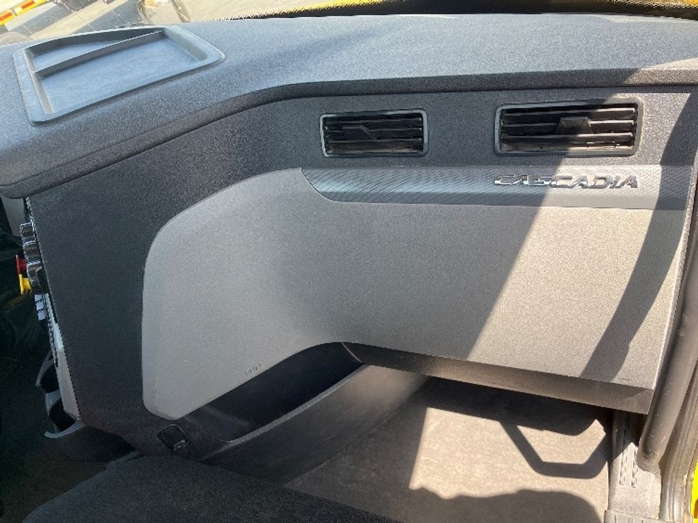 Day Cab Tractor-Heavy Duty Tractors-Freightliner-2020-T12664ST-Fontana-CA-300,585\n\t\tmiles-$ 56,500 - Image 12