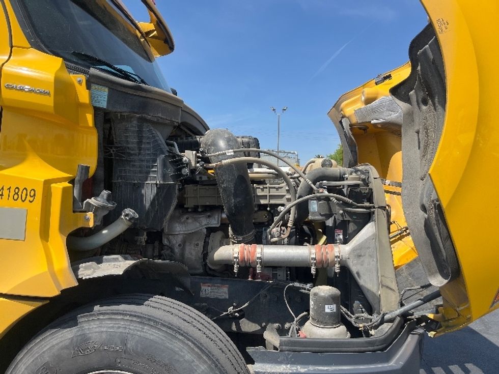 Day Cab Tractor-Heavy Duty Tractors-Freightliner-2020-T12664ST-Fontana-CA-300,585\n\t\tmiles-$ 56,500 - Image 14