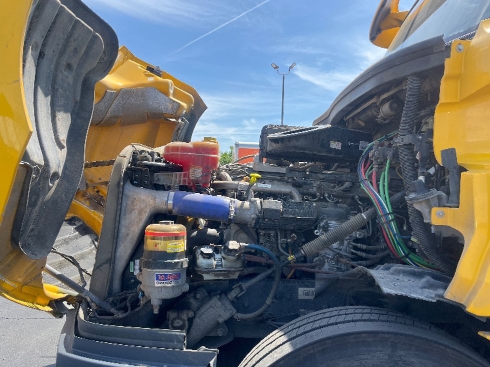 Day Cab Tractor-Heavy Duty Tractors-Freightliner-2020-T12664ST-Fontana-CA-300,585\n\t\tmiles-$ 56,500 - Image 15