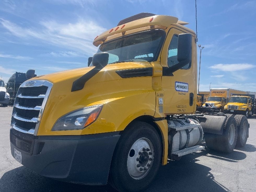 Day Cab Tractor-Heavy Duty Tractors-Freightliner-2020-T12664ST-Fontana-CA-300,585\n\t\tmiles-$ 56,500 - Image 3
