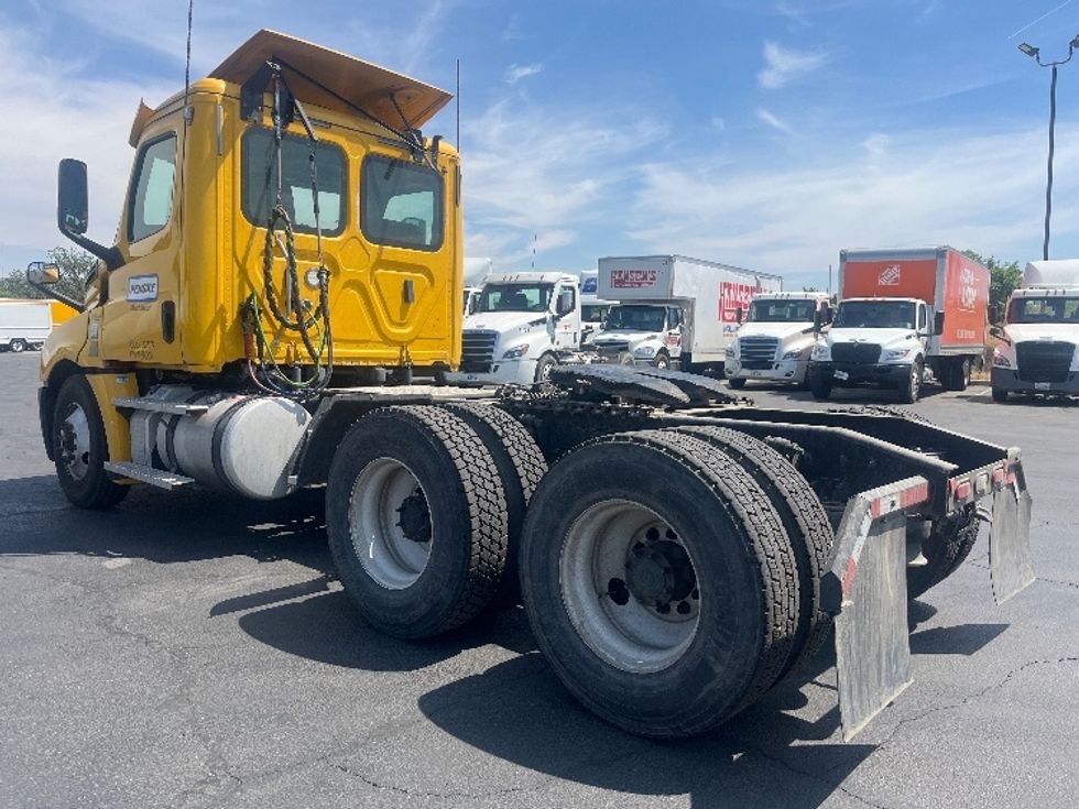 Day Cab Tractor-Heavy Duty Tractors-Freightliner-2020-T12664ST-Fontana-CA-300,585\n\t\tmiles-$ 56,500 - Image 5