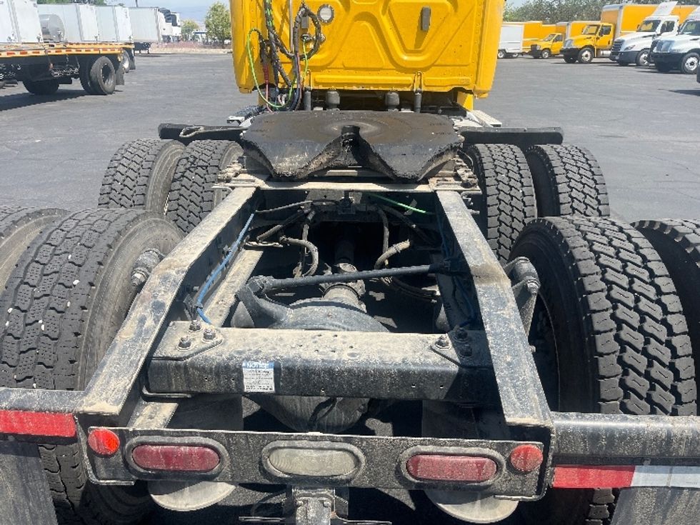 Day Cab Tractor-Heavy Duty Tractors-Freightliner-2020-T12664ST-Fontana-CA-300,585\n\t\tmiles-$ 56,500 - Image 6