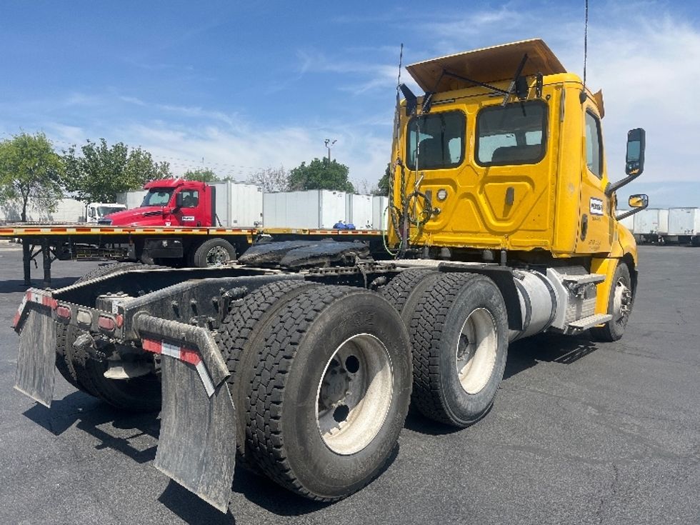 Day Cab Tractor-Heavy Duty Tractors-Freightliner-2020-T12664ST-Fontana-CA-300,585\n\t\tmiles-$ 56,500 - Image 7