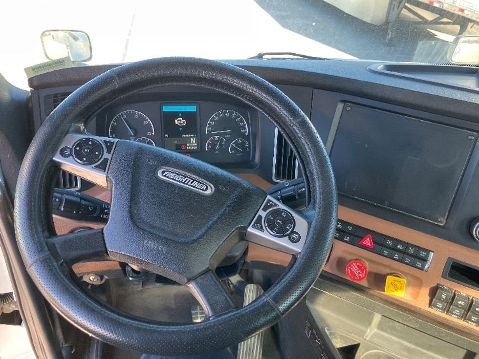 Day Cab Tractor-Heavy Duty Tractors-Freightliner-2020-T12664ST-Fontana-CA-312,600\n\t\tmiles-$ 61,250 - Image 11