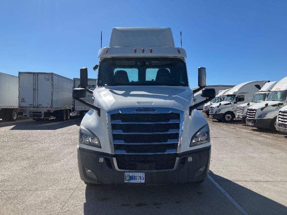 Day Cab Tractor-Heavy Duty Tractors-Freightliner-2020-T12664ST-Fontana-CA-312,600\n\t\tmiles-$ 61,250 - Image 2