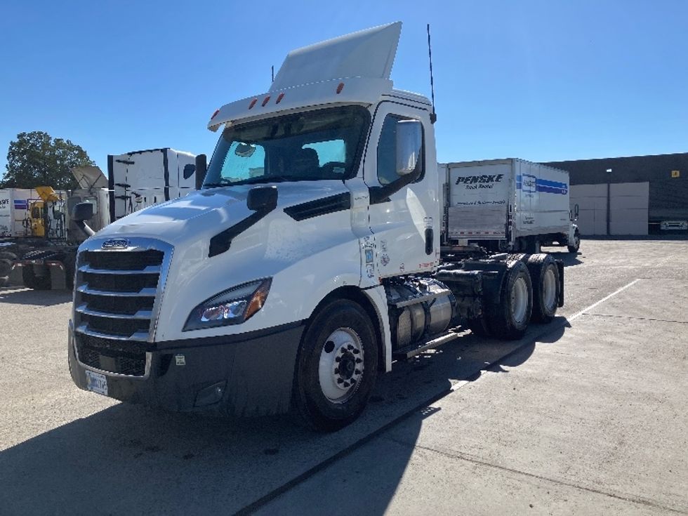 Day Cab Tractor-Heavy Duty Tractors-Freightliner-2020-T12664ST-Fontana-CA-312,600\n\t\tmiles-$ 61,250 - Image 3