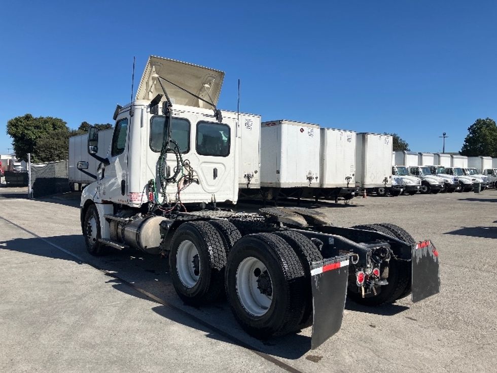 Day Cab Tractor-Heavy Duty Tractors-Freightliner-2020-T12664ST-Fontana-CA-312,600\n\t\tmiles-$ 61,250 - Image 5