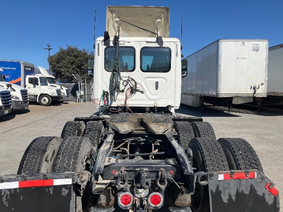 Day Cab Tractor-Heavy Duty Tractors-Freightliner-2020-T12664ST-Fontana-CA-312,600\n\t\tmiles-$ 61,250 - Image 6