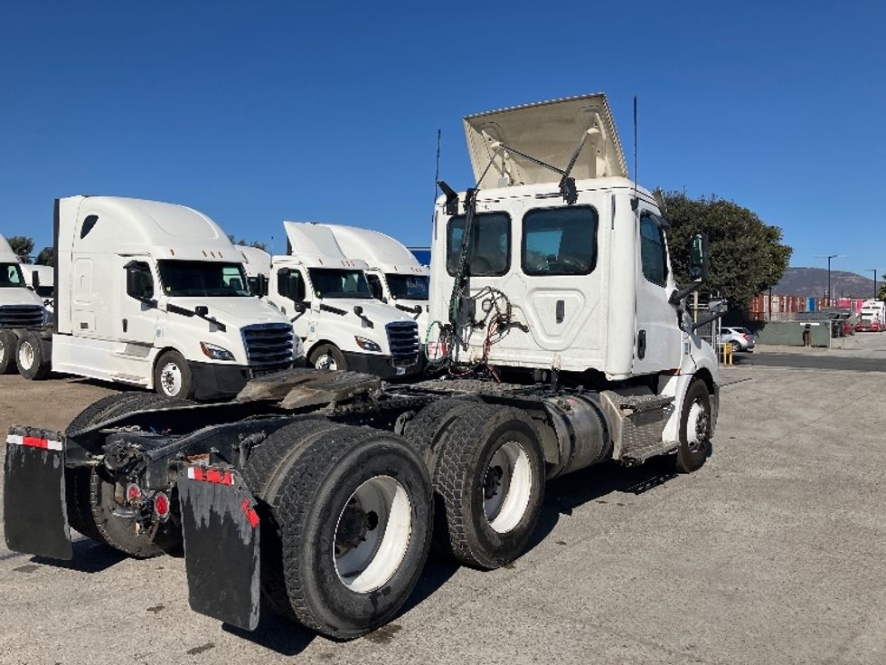 Day Cab Tractor-Heavy Duty Tractors-Freightliner-2020-T12664ST-Fontana-CA-312,600\n\t\tmiles-$ 61,250 - Image 7
