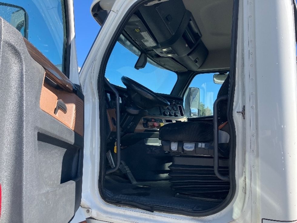 Day Cab Tractor-Heavy Duty Tractors-Freightliner-2020-T12664ST-Fontana-CA-312,600\n\t\tmiles-$ 61,250 - Image 9