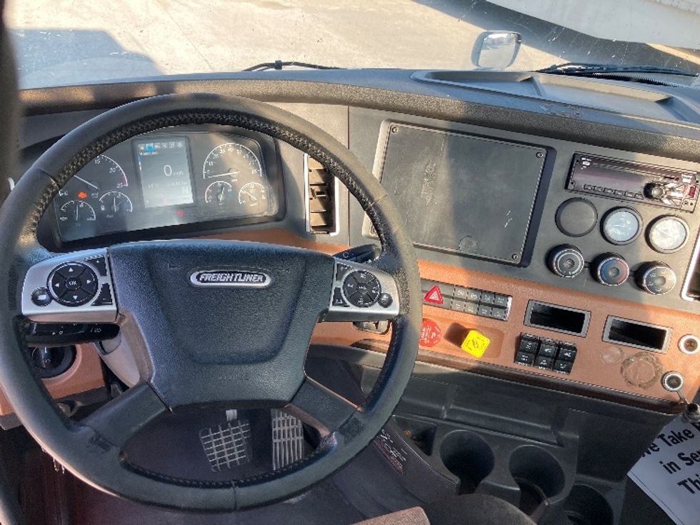 Day Cab Tractor-Heavy Duty Tractors-Freightliner-2020-T12664ST-Fontana-CA-314,463\n\t\tmiles-$ 61,000 - Image 10