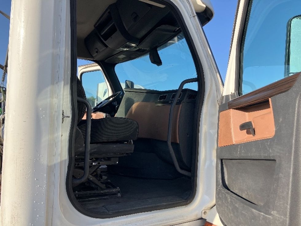 Day Cab Tractor-Heavy Duty Tractors-Freightliner-2020-T12664ST-Fontana-CA-314,463\n\t\tmiles-$ 61,000 - Image 11