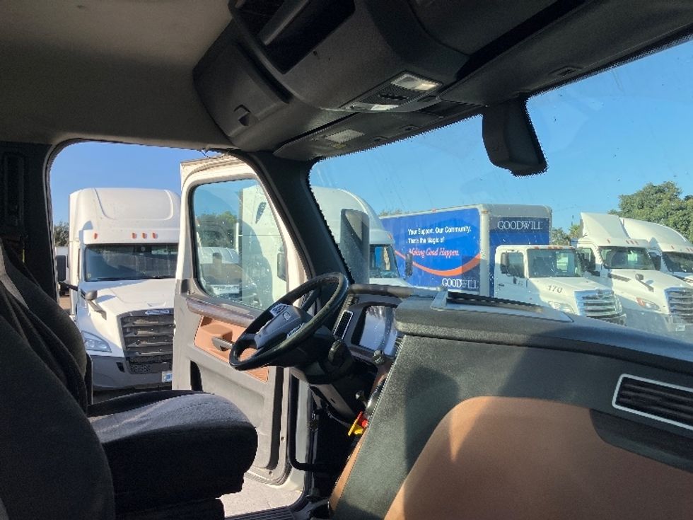 Day Cab Tractor-Heavy Duty Tractors-Freightliner-2020-T12664ST-Fontana-CA-314,463\n\t\tmiles-$ 61,000 - Image 13