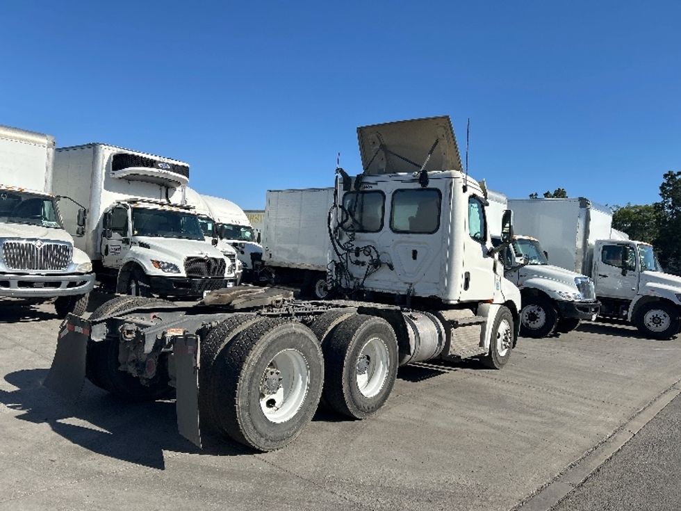 Day Cab Tractor-Heavy Duty Tractors-Freightliner-2020-T12664ST-Fontana-CA-314,463\n\t\tmiles-$ 61,000 - Image 6