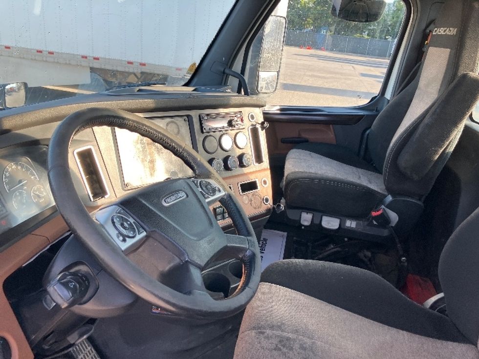 Day Cab Tractor-Heavy Duty Tractors-Freightliner-2020-T12664ST-Fontana-CA-314,463\n\t\tmiles-$ 61,000 - Image 9