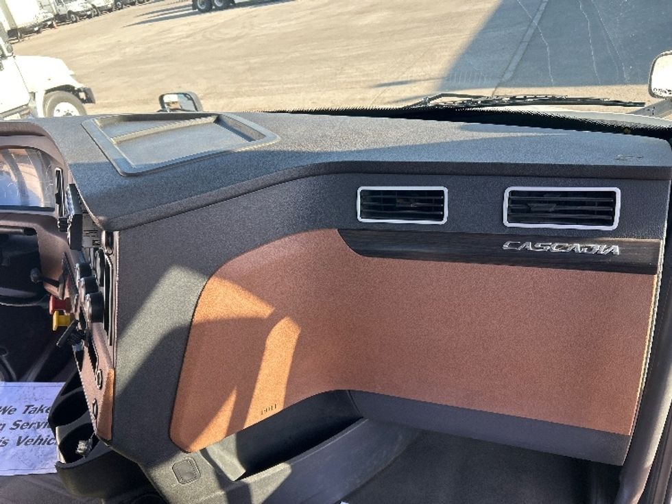 Day Cab Tractor-Heavy Duty Tractors-Freightliner-2020-T12664ST-Fontana-CA-314,854\n\t\tmiles-$ 61,000 - Image 13